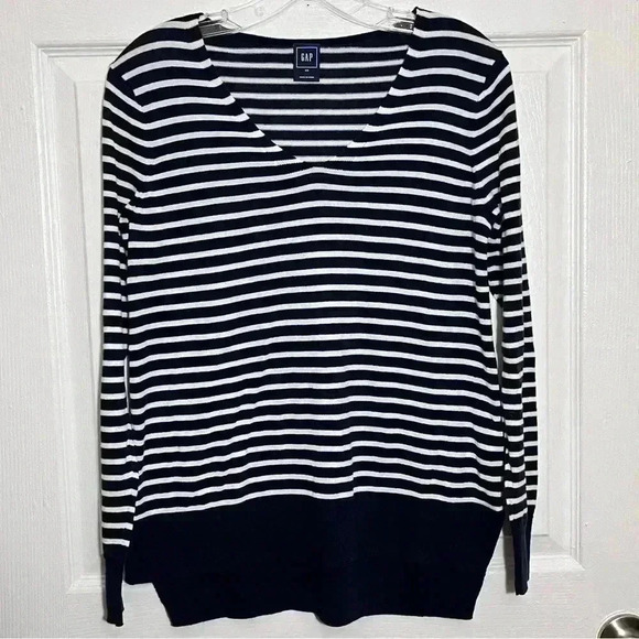 GAP Navy and white V-neck lightweight long sleeve Sweater | size XS - Picture 1 of 6